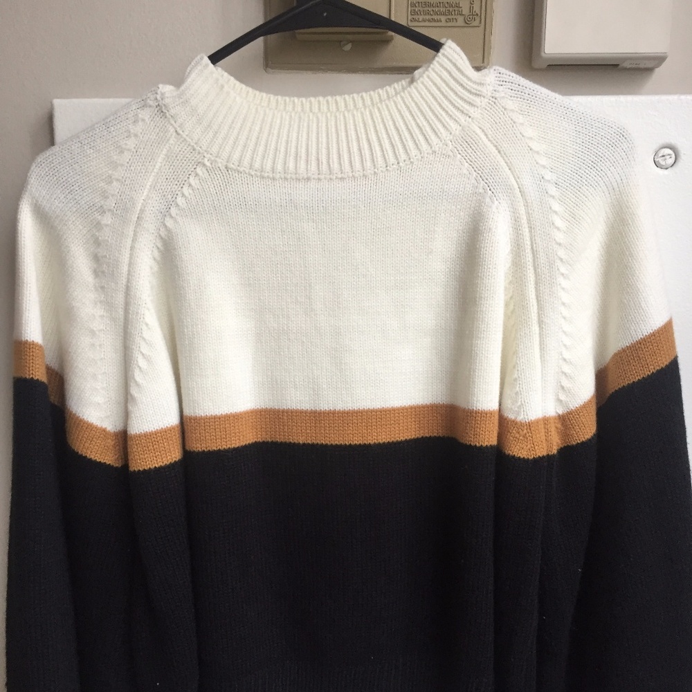 Crew neck cropped sweater